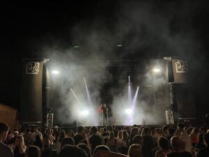 Evento creado por Pandora en Calvarrasa de arriba, macrodiscoteca móvil en salamanca, alquiler de altavoces para fiestas, creación de eventos en salamanca y alquiler de escenarios móviles.